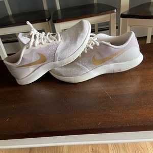 Very lightly worn Nike Flex Contact sneakers